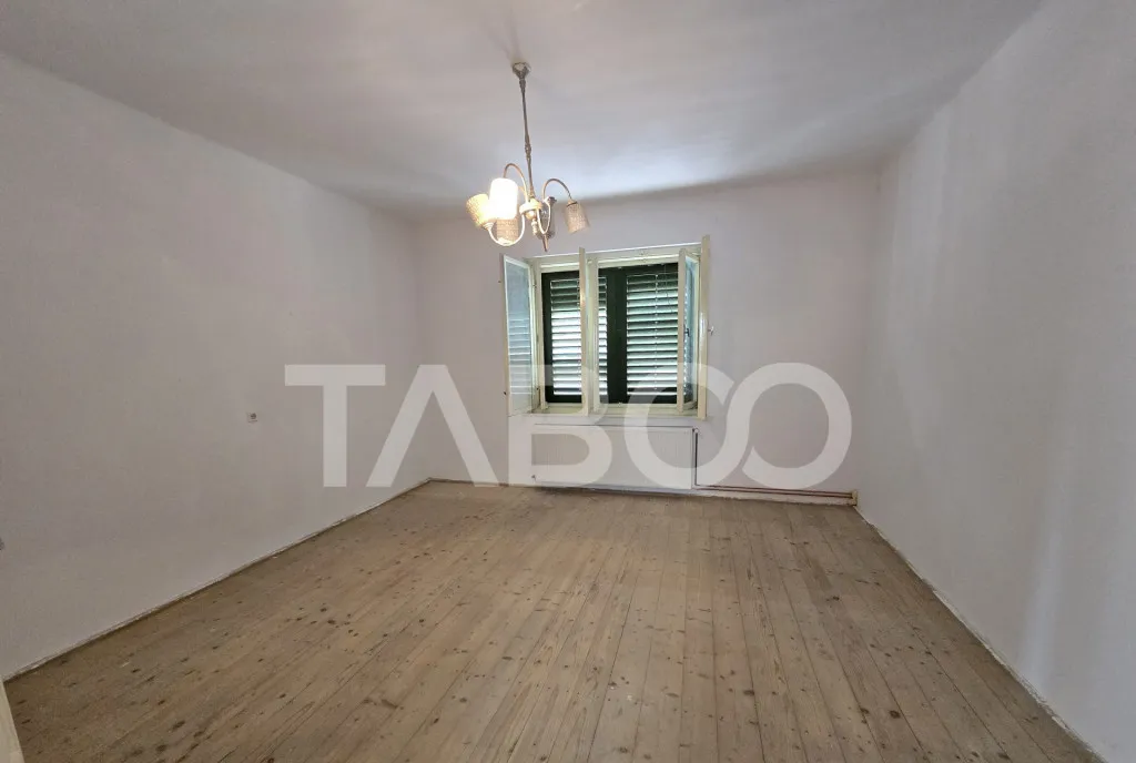 Casa de vanzare cu teren 412 mp pivnita garaj in Terezian Si