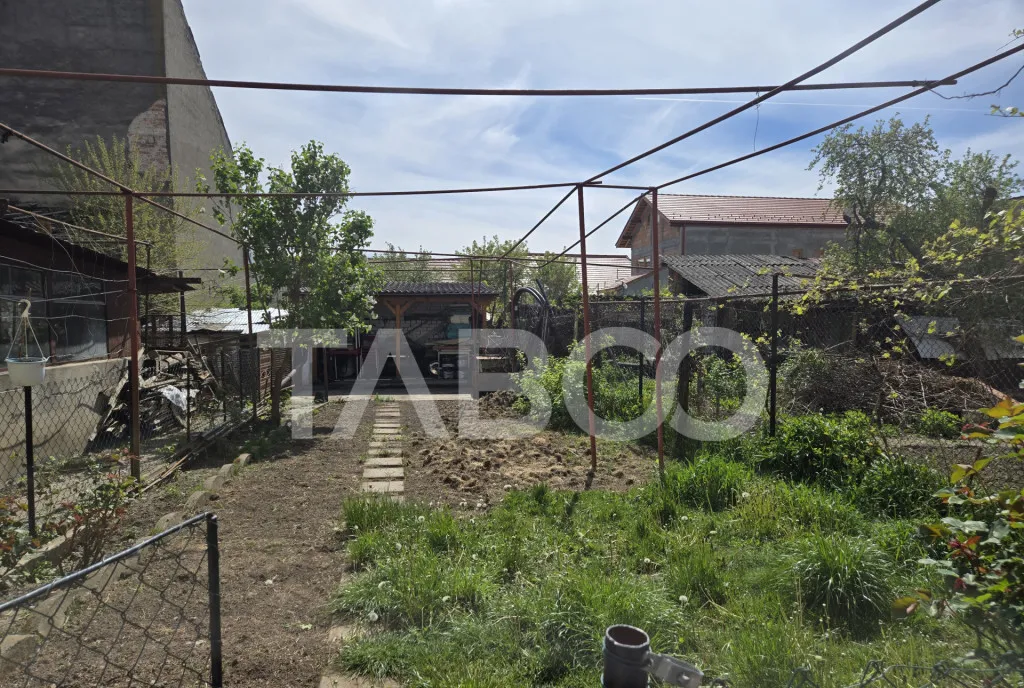 Casa de vanzare 332mpu curte 295mp zona Piata Cl