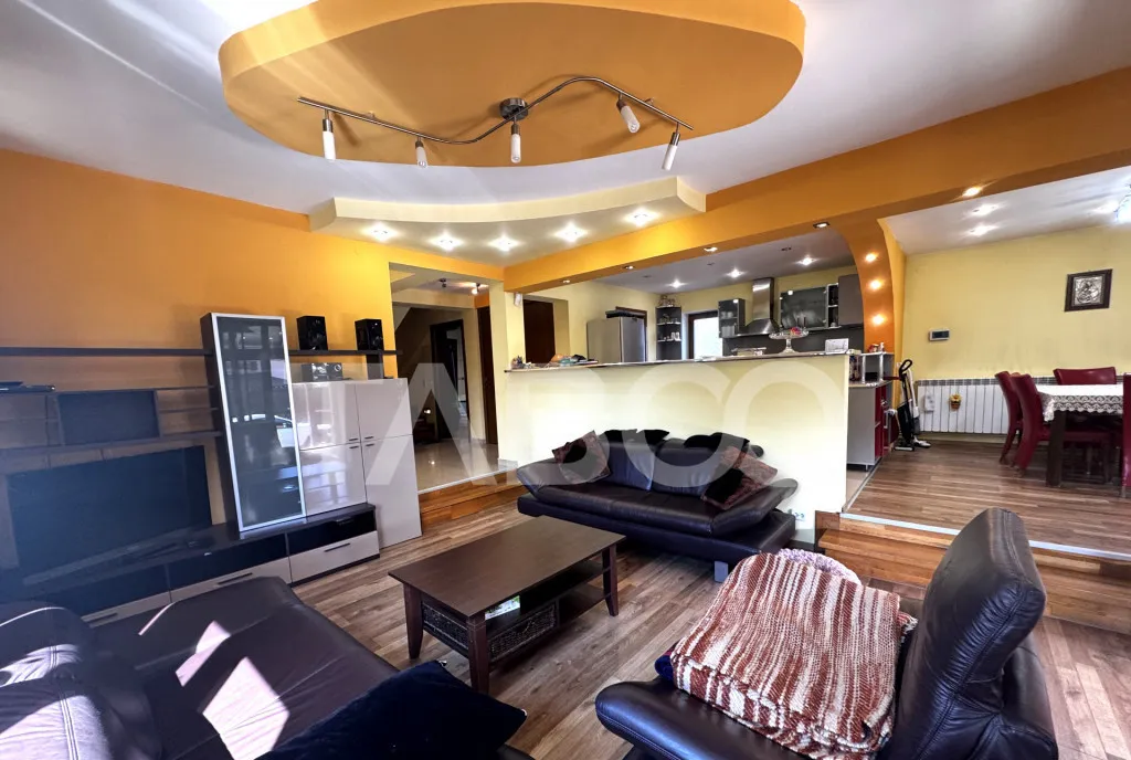 Casa de vanzare cu 5 camere 3 bai curte privata Turnisor Sib