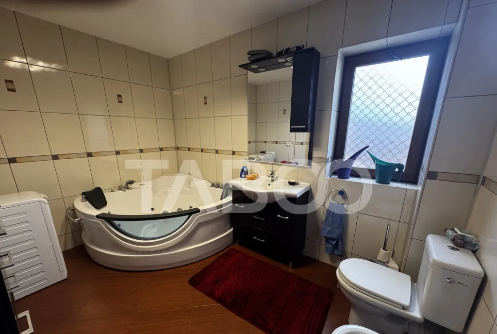 Casa de vanzare cu 5 camere 3 bai curte privata Turnisor Sib