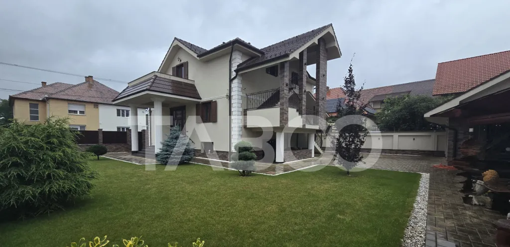 Casa cu 10 camere de vanzare in zona Lupeni Sibi
