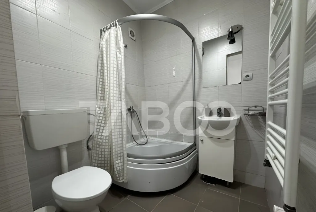 Apartament de vanzare 2 camere pretabil spatiu comercial in