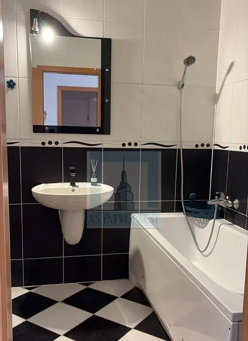 Apartament cu 3 camere 2 bai parcare zona Avangarden 1