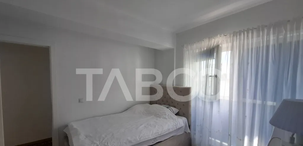 Apartament de vanzare 3 camere decomandat 68 mp zona Turniso
