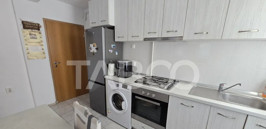 Apartament de vanzare 3 camere la etaj intermediar zona Pict