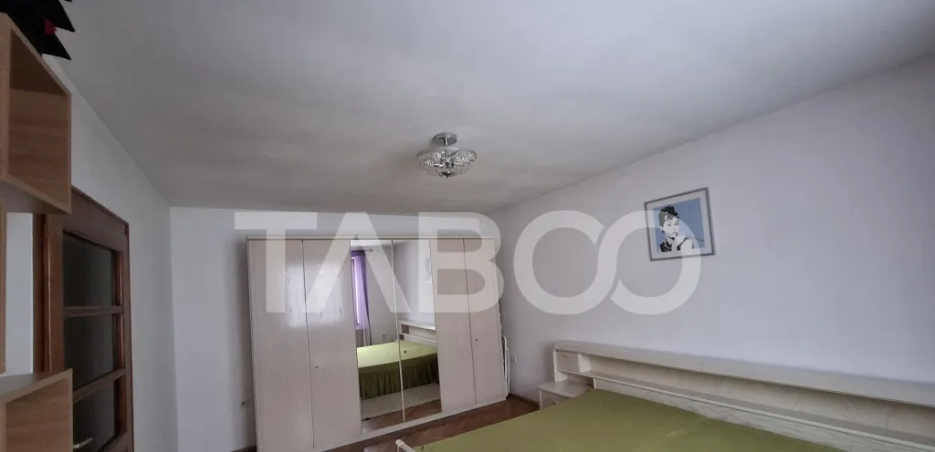 Casa de vanzare cu gradina acces auto si garaj T
