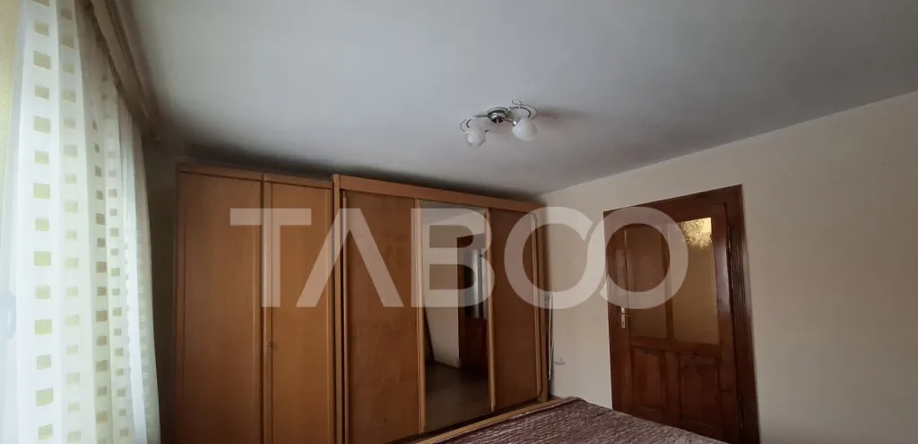 Casa de vanzare cu gradina acces auto si garaj T