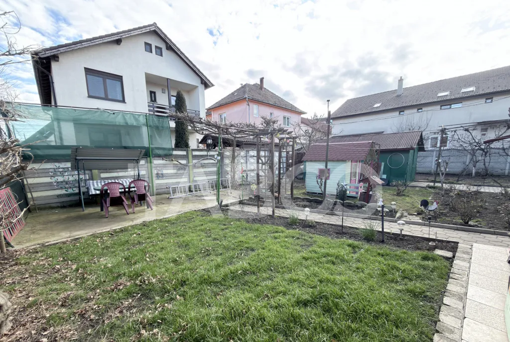 Casa cu 4 camere teren 578 mp zona Mihai Viteazu