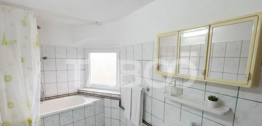 Apartament la casa pivnita 93 mp utili de vanzare Centrul