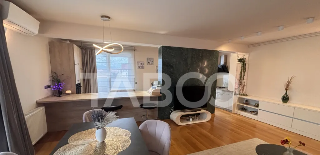 Penthouse 3 camere si doua locuri parcare de vanzare in City