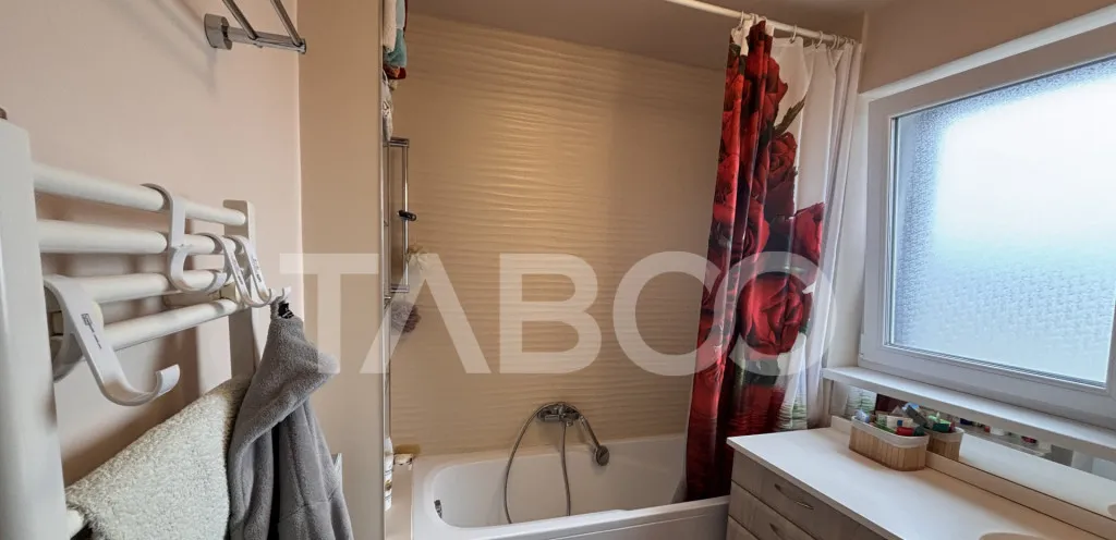 Penthouse 3 camere si doua locuri parcare de vanzare in City