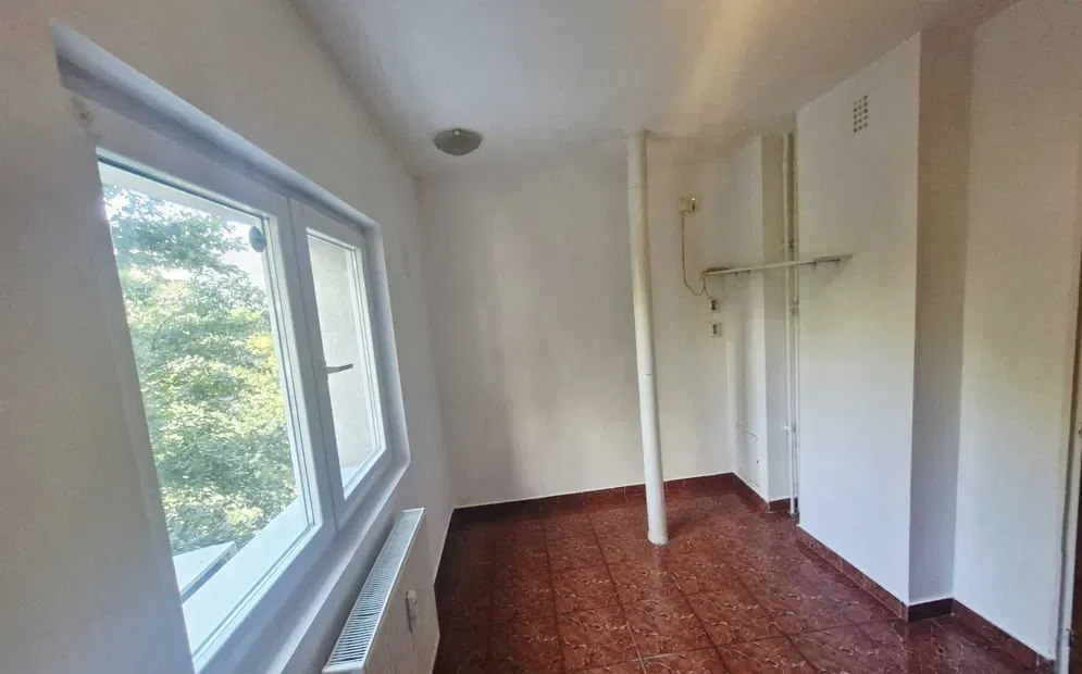 13 Septembrie str Ion Nedeleanu garsoniera 40 mp etaj 2/8 bloc mixt