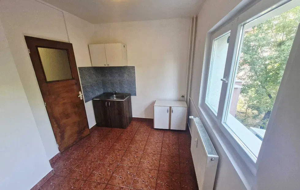 13 Septembrie str Ion Nedeleanu garsoniera 40 mp etaj 2/8 bloc mixt
