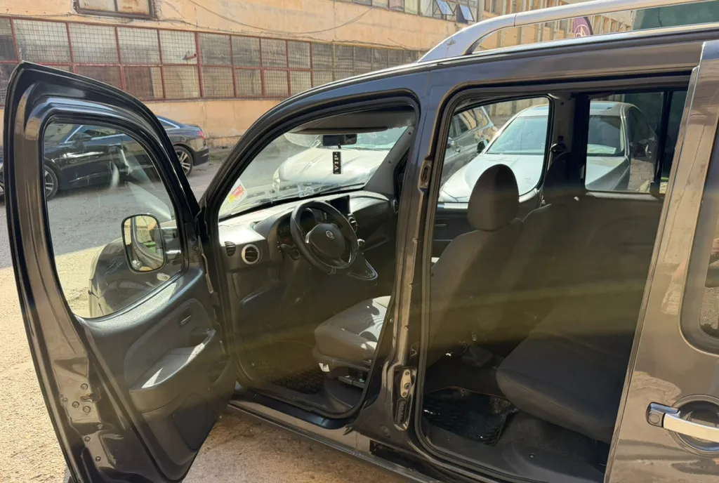 Fiat Doblo Malibu 2009 bull 1 9 Multijet 120 CP bull 5 locuri bull Pe firma 3 150 eur