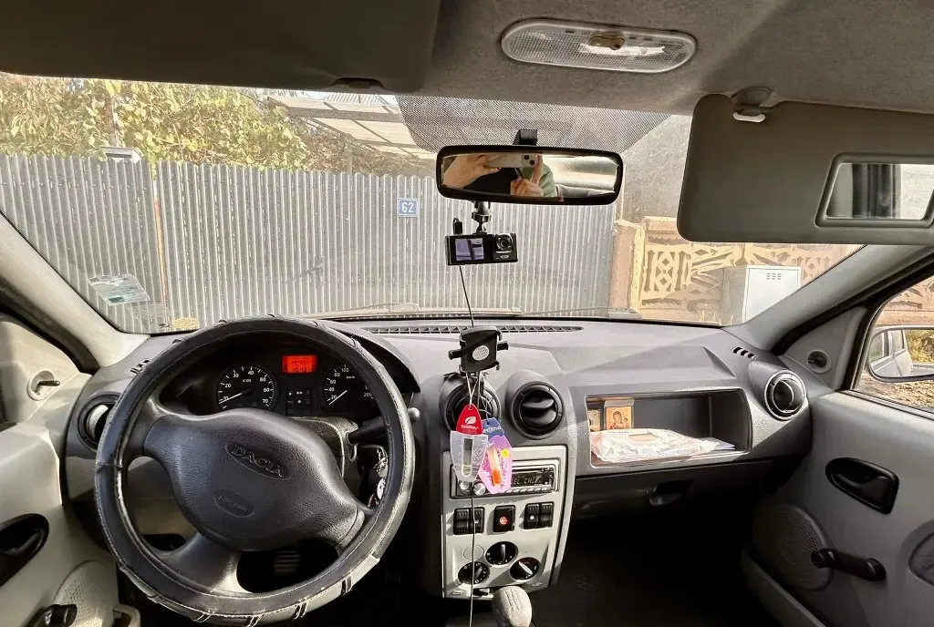 Dacia Logan Albastru 4 000 lei