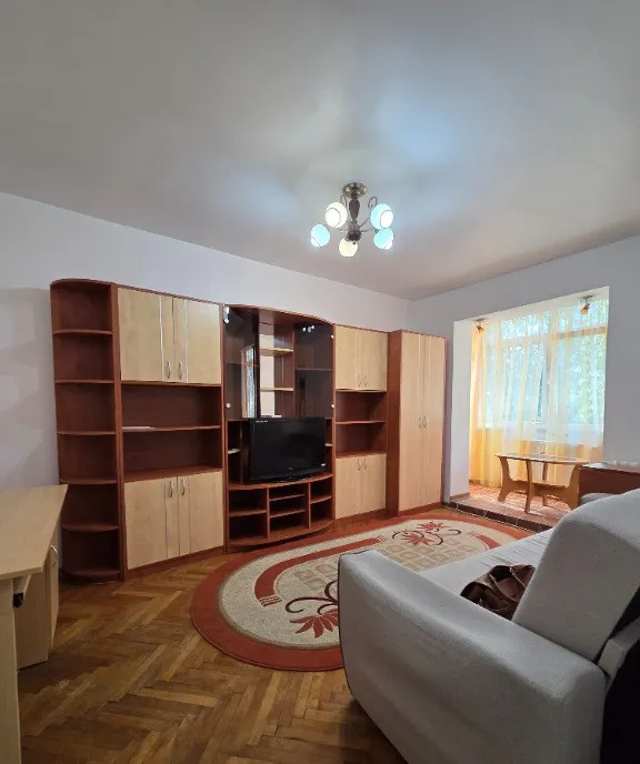 Inchiriez apartament decomandat 2 camere Podu Ros
