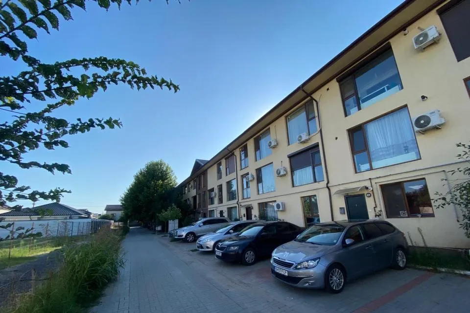 Bragadiru str Celofibrei apartament decomandat 2 camere