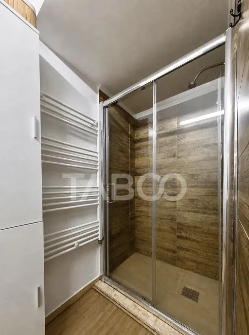 Apartament cu 2 camere modern in Centru la casa cu curte zon