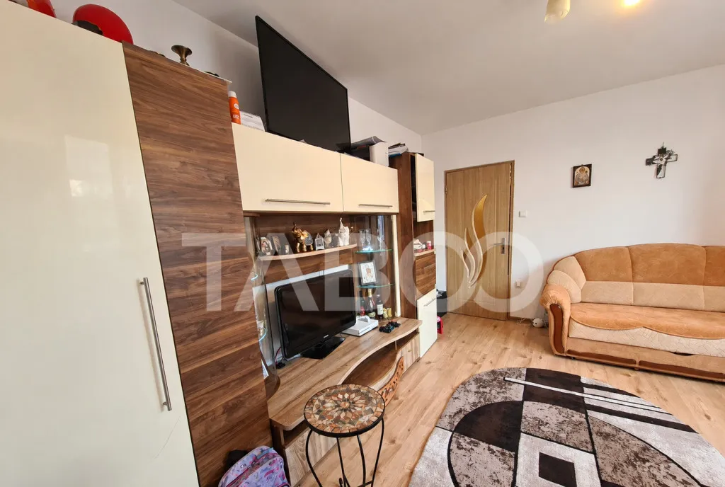 Apartament de vanzare 2 camere balcon Mihai Viteazul etaj 4