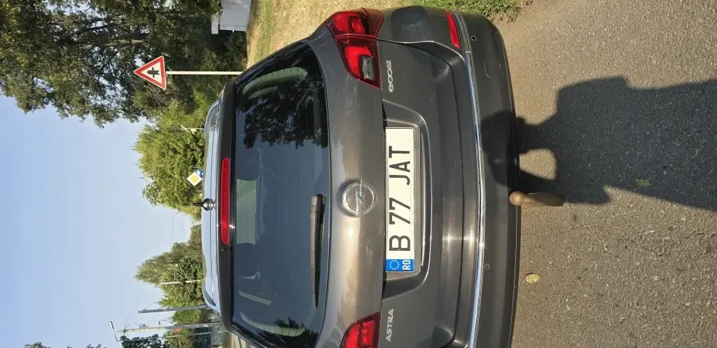Opel astra J 2013 4 500 eur