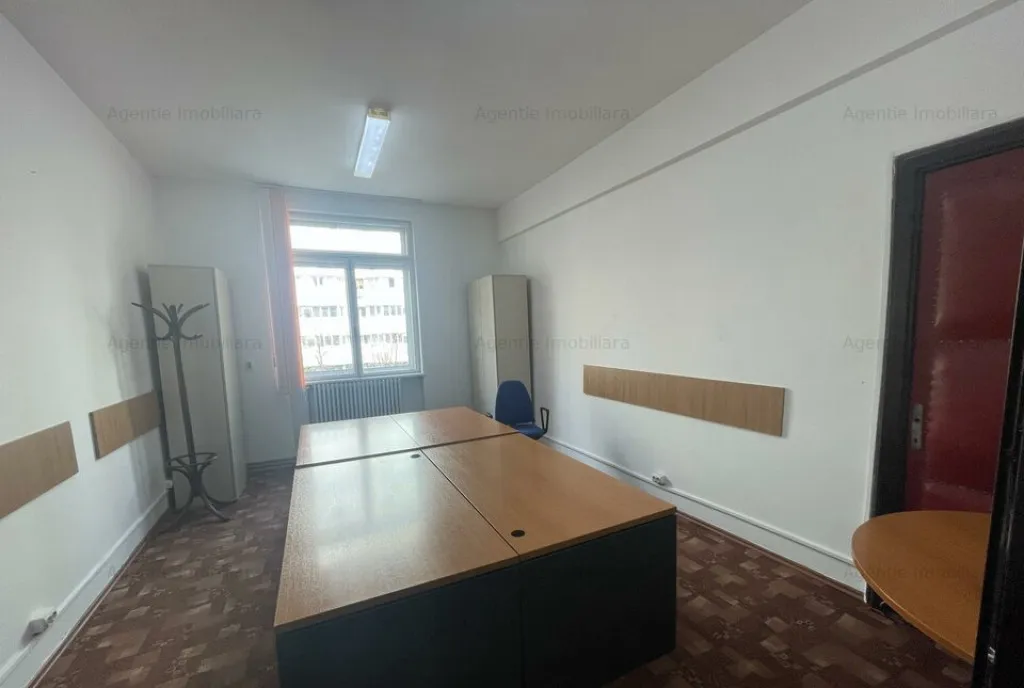Spatiu de Birou 25 mp Zona Iancului - 450 m de Metrou P