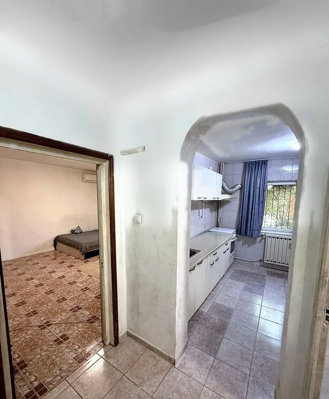 Garsoniera xl Metrou Brancoveanu la 5 minute