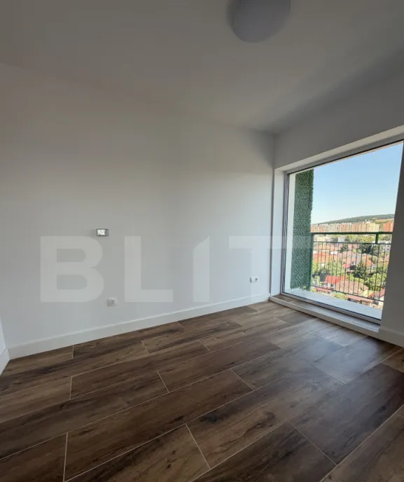 Apartament 3 camere 75 10 mp zona Torontalului