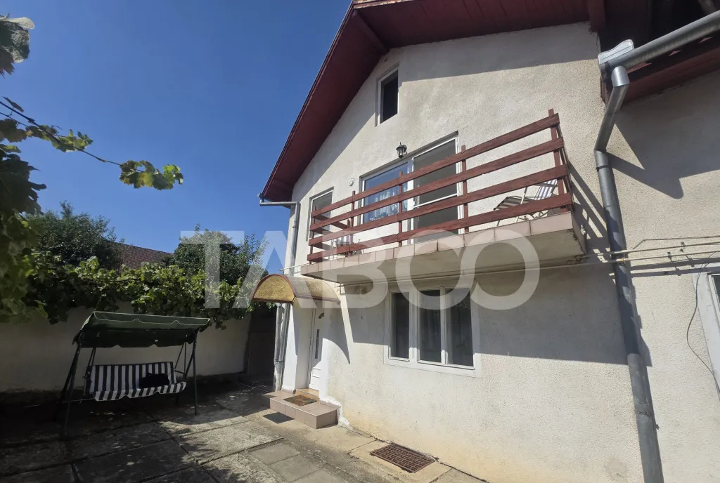 Apartament 2 camere de vanzare la casa 77mp curte si pivnita