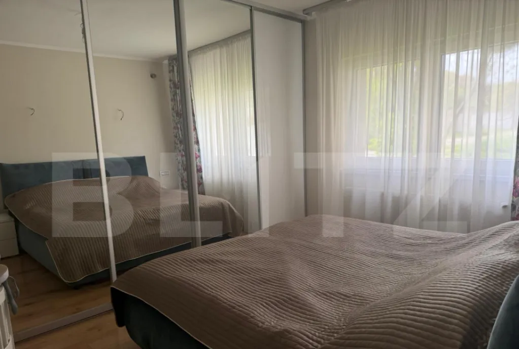 Apartament 3 camere 78 mp garaj si boxa zona Semicentr
