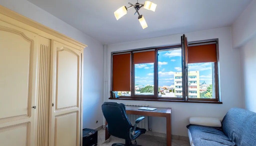 Apartament de 3 camere la 10 minute de mers pe jos de Piata Unirii