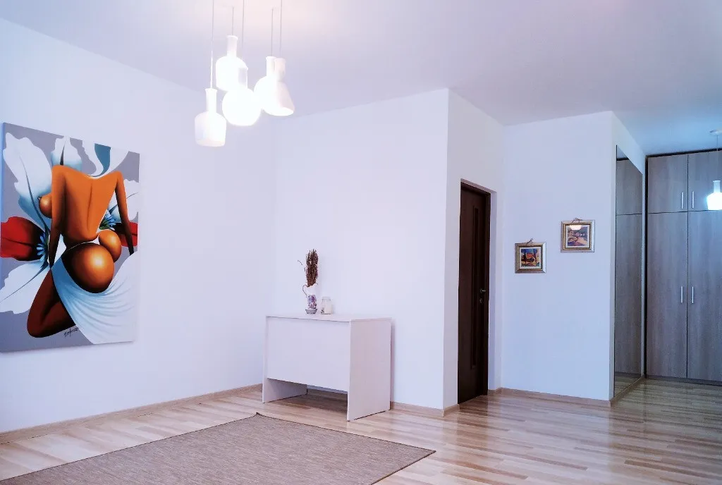 Apartament 3 cam de inchiriat loc parcare subteran bl Urbanna Arad