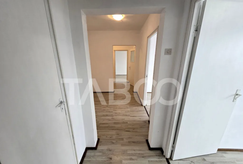 Apartament decomandat de vanzare cu 3 camere balcon zona Mih