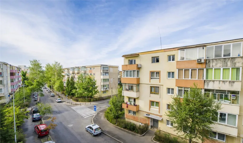 Decomandat 60mp vitalizat 2 balcoane living 24mp areal linis