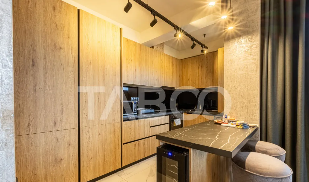 Apartament 3 camere finisaje premim cu priveliste spre oras