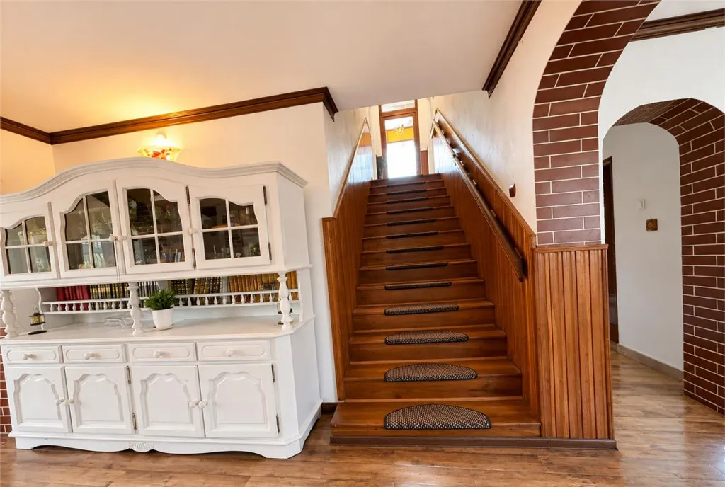 Casa familiala 790mp teren 5 dormitoare livada 2 garaje pan