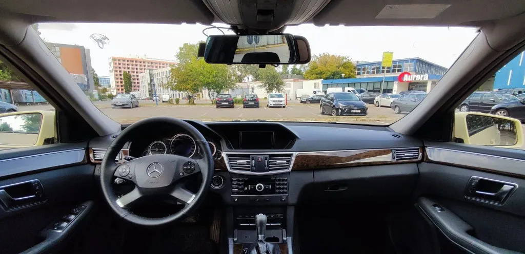 Mercedes-Benz E-Class Sedan 2011 model E 200 CDI BlueEFFICIENCY 5 000 eur