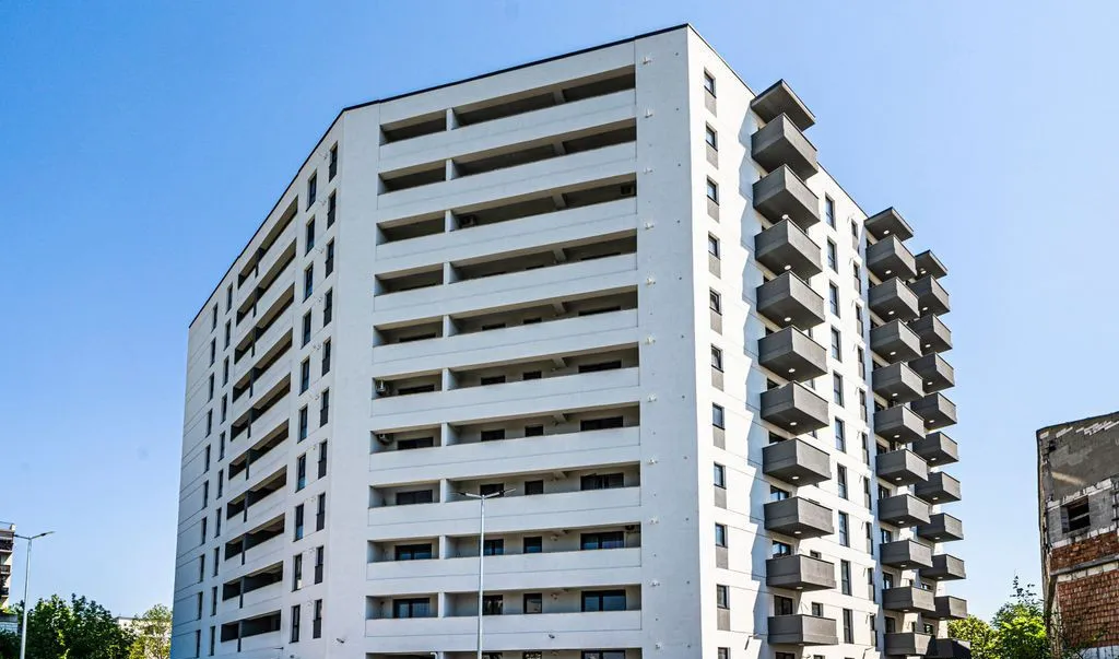 2 camere 63 mp etaj 1 finalizat metrou langa bloc finisat