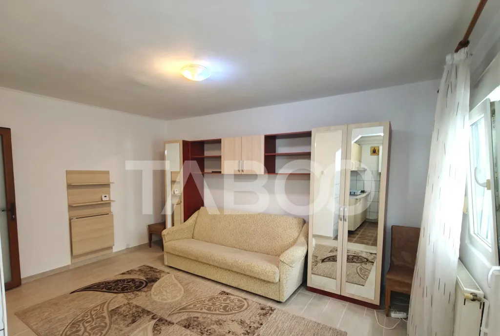 Garsoniera cu balcon la etajul 1 mobilata si ultilata om