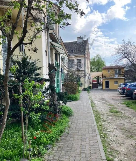 Timisoara apartament spatios 1 camera 84 mp in cladire istorica pe malul Begai