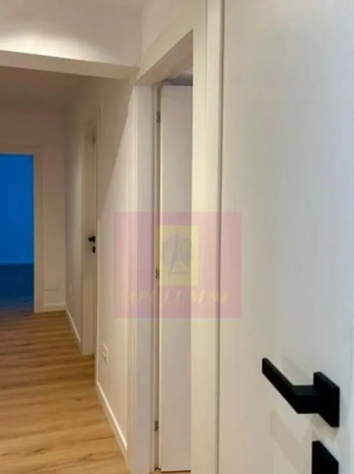 3 camere decomandat zonaCALEA calarasilor - piata muncii