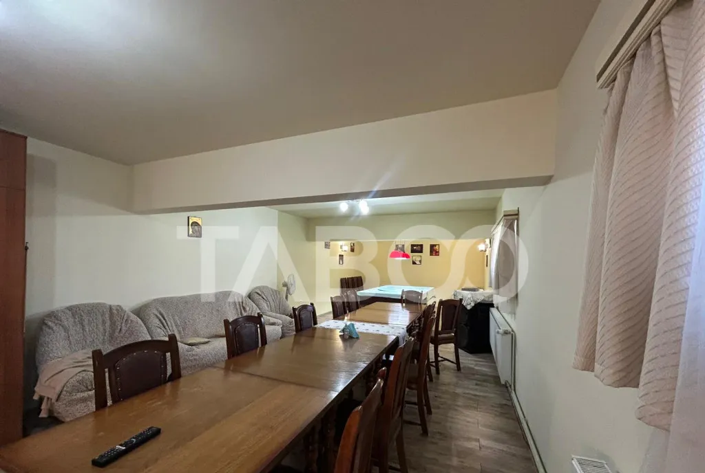 Casa 5 camere cu piscina incalzita acces auto T