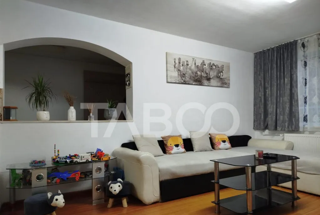 Casa de vanzare cu garaj si curte 147 mpu in Sura Mare Sibi