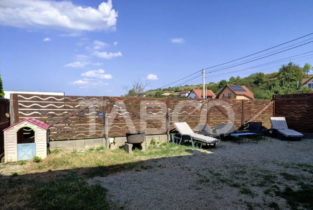 Casa de vanzare cu garaj si curte 147 mpu in Sura Mare Sibi