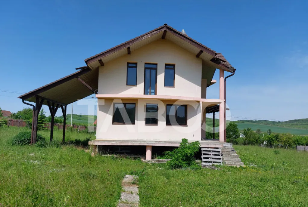 Casa de vanzare cu teren 2000 mp 5 camere Sura Mare Hamba S