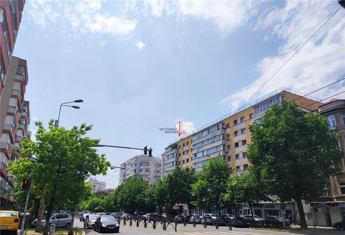 Calea Mosilor intersectia Mihai Eminescu apartament decomandat
