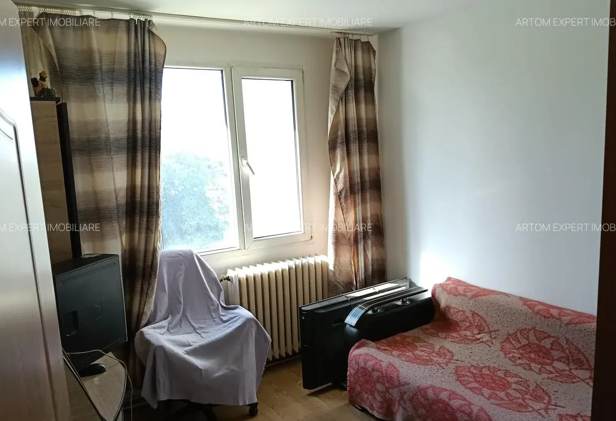Titan Apartament 3 camere de vanzare zona metrou 1 Decembrie 1918