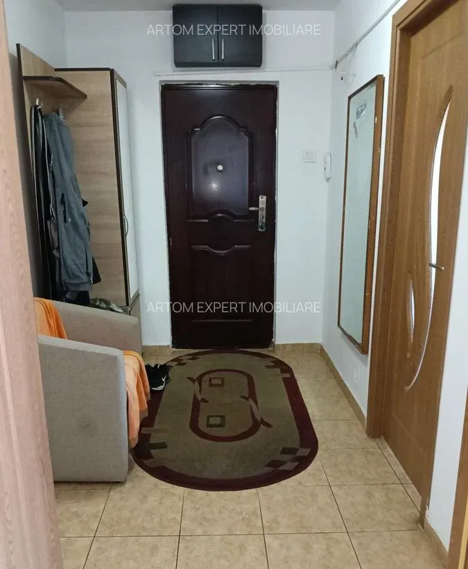 Titan Apartament 3 camere de vanzare zona metrou 1 Decembrie 1918