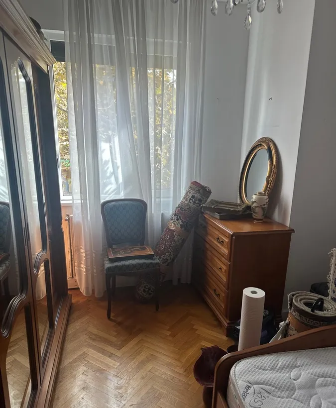Cotroceni se vinde un apartament deosebit foarte luminos si functional