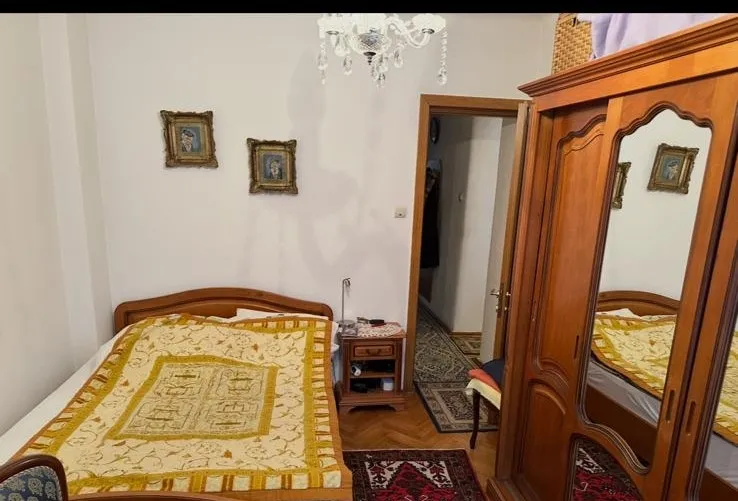 Cotroceni se vinde un apartament deosebit foarte luminos si functional