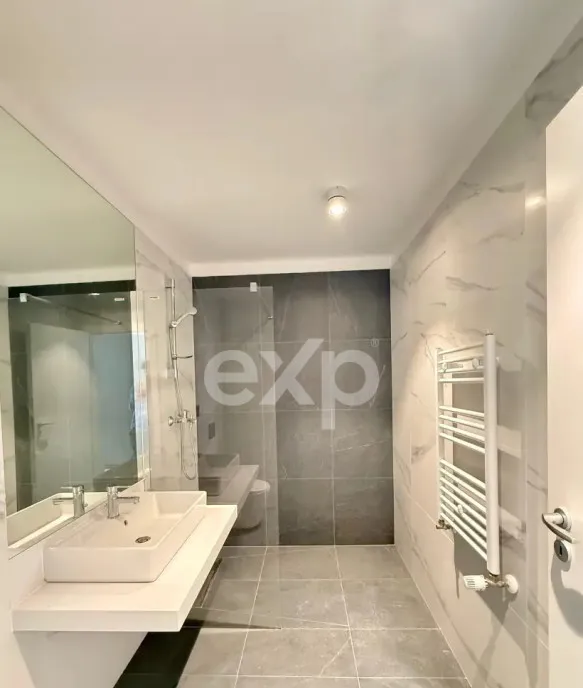 Tva inclus Studio modern cu parcare acoper inclusa in On